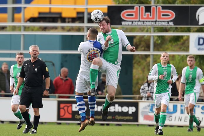 Koploper AZC gaat zondag op bezoek bij Warnsveldse Boys. De gemeentelijke derby is ook het treffen tussen de nummer één en drie van de ranglijst.