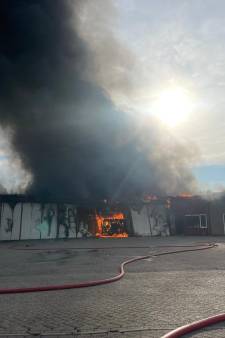Brand halveert wagenpark transportbedrijf in Heteren: ‘Nog geen schroevendraaier heeft de brand overleefd’