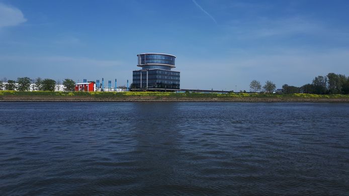 Het nieuwe hoofdkantoor van Fokker in Papendrecht is bijna klaar.