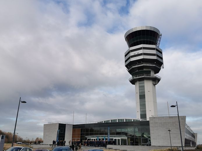 De luchtverkeerstoren bij Brussels Airport.
