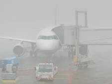 Vliegverkeer van en naar Eindhoven Airport heeft last van mist: vluchten vertraagd of uitgeweken