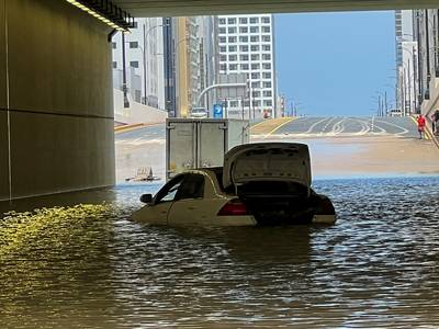 Zeldzaam zware regenval en overstromingen in Golfstaten