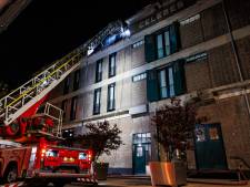 Veel schade in Room Mate-hotel na brand in plantenbak met ‘gortdroge turf’