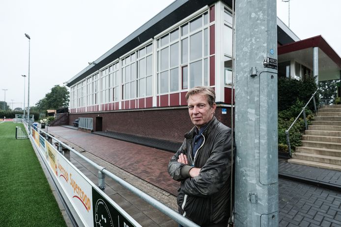 Dion Steenbergen, vader van Tijmen op het complex van FC Bergh waar het toernooi gehouden wordt. Foto: Jan Ruland van den Brink