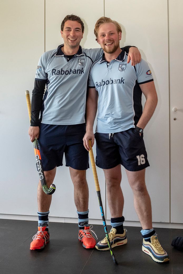 Tommie Mouwen (l) en Freek van Sint-Truijen hockeyen samen in Heren 1 van De Pelikaan en zijn dikke maten.