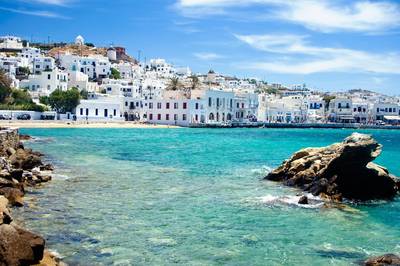 Un restaurant de Mykonos devient tristement célèbre pour ses prix exorbitants: “711 euros pour quelques boissons et une assiette de calamars”