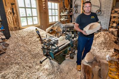 Peter is klompenmaker: ‘degenen die het nog handmatig kunnen, kan ik op twee handen tellen’