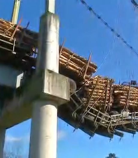 Un camionneur s'engage sur le mauvais pont