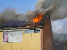 Uitslaande woningbrand verwoest bovenverdieping in Werkendam