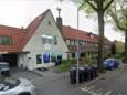 Vrijwilligers uit Hilversum krijgen een tulpparaplu als bedankje