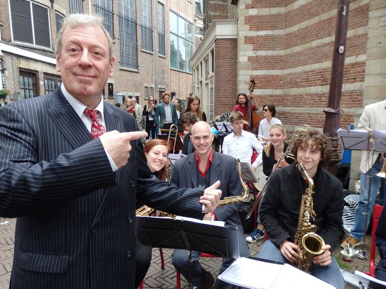 Peter Guidi met zijn bigband van studenten van de jazz-afdeling van de Muziekschool Amsterdam. 