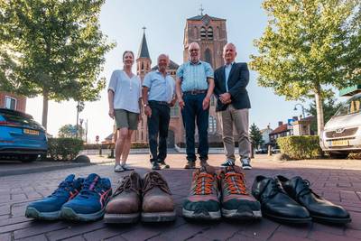 Zeshonderd lege schoenen als symbool voor 300 oorlogsslachtoffers in Standdaarbuiten