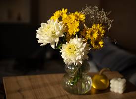 Met déze slimme truc wek je verwelkte bloemen weer tot leven