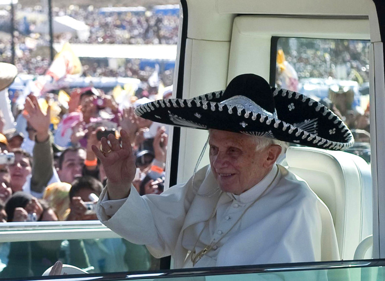 Na zijn bezoek aan Mexico reist Benedictus XVI maandag naar Cuba. Beeld afp