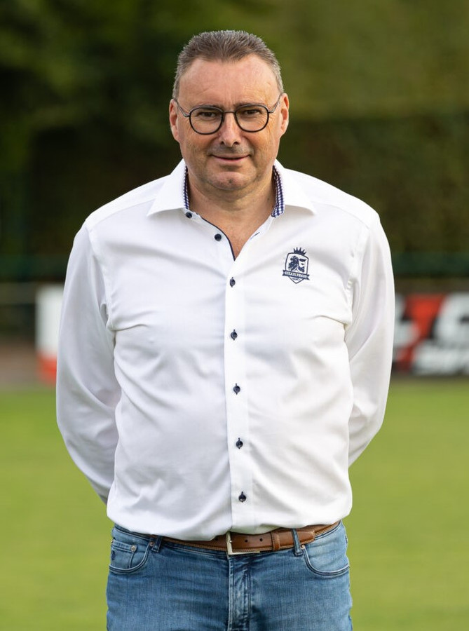 KSC Dikkelvenne-voorzitter Geert Gevaert: “Ons vertrouwen in trainer ...