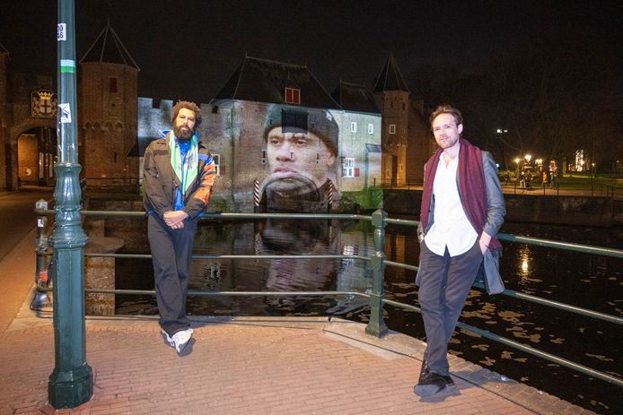 Sean Hannan en Vincent van Velsen bij de Koppelpoort