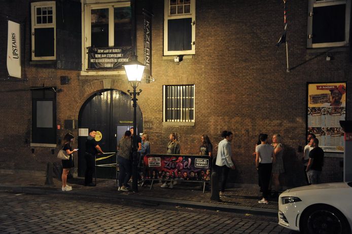 Dans- en nachtclub Kazerne in Dordrecht moet na een aantal overtredingen ook daadwerkelijk een dwangsom betalen.