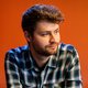 Wat speelt er echt rond dichter Pim Lammers, die beschuldigd wordt van pedofilie? ‘Verdrietig voorbeeld van polarisering samenleving’