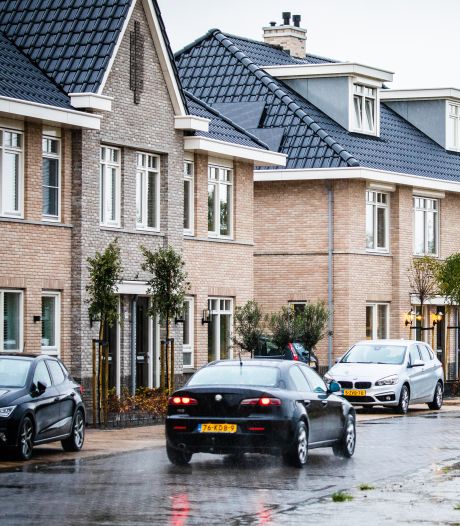 De meningen zijn verdeeld over hoe de woningnood in Westvoorne moet worden opgelost