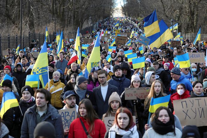 In Warschau namen demonstranten deel aan een grote protestmars. Veel Oekraïners vluchten naar Polen uit angst voor de Russische invasie.