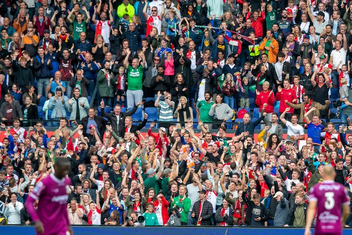 De Kuip mag weer volledig gevuld worden.