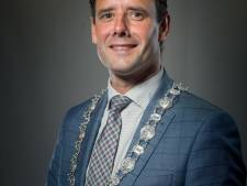 Druk met verhangen van ambtsketens nu wéér een burgemeester moet worden gezocht voor de Veluwe