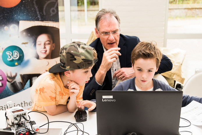 Kinderen aan het werk in een TechLab.