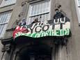 Pro-Palestinademonstranten hebben het universiteitsgebouw aan de Drift 25 in Utrecht bezet.