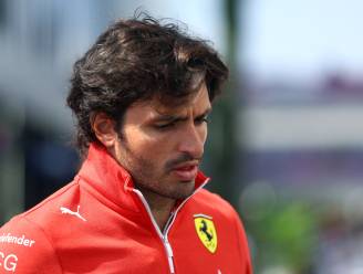 Carlos Sainz succesvol geopereerd aan blinde darm: Ferrari-coureur mist Grand Prix van Saoedi-Arabië