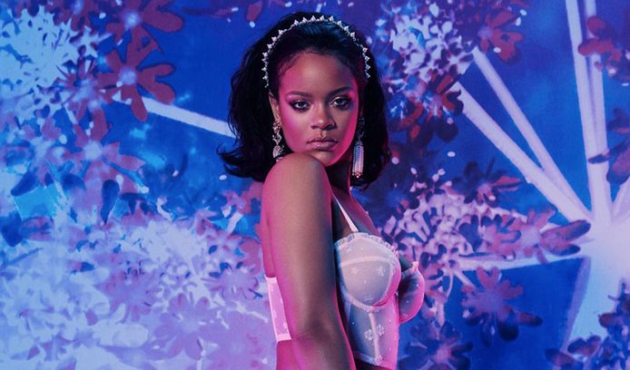 Rihanna in een campagnebeeld van Savage x Fenty.