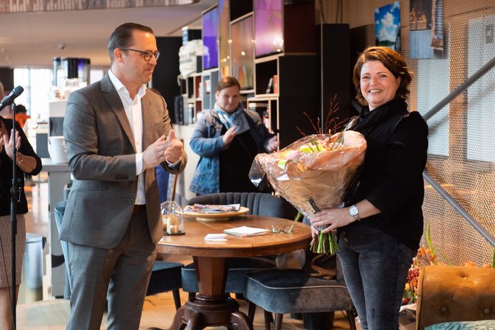 Elk jaar weer een nieuwe stadsfotograaf: Oosterhout zet hoog in. Wie wordt de opvolger van Silvia Struik (rechts)?
