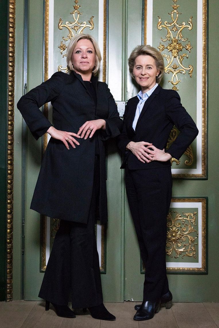 De Nederlandse minister van Defensie Jeanine Hennis-Plasschaert (43) en haar Duitse collega Ursula von der Leyen (58) Beeld Daniel Rosenthal / de Volkskrant