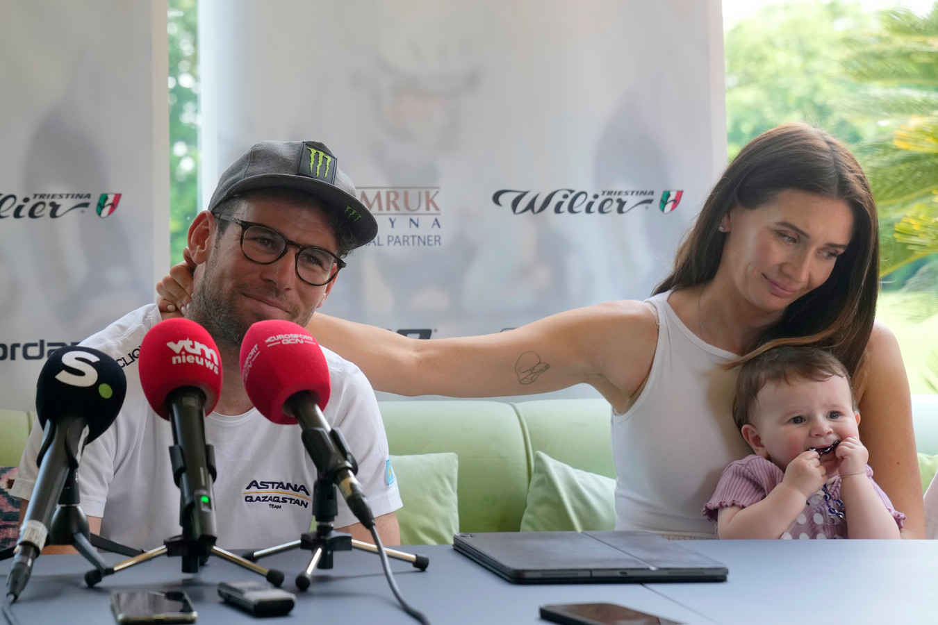 Emotionele Mark Cavendish stopt eind 2023 met wielrennen “Ik beleefde