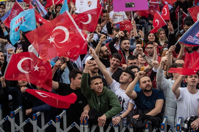 Aanhangers van Kilicdaroglu gisteren tijdens een campagnebijeenkomst in Ankara.