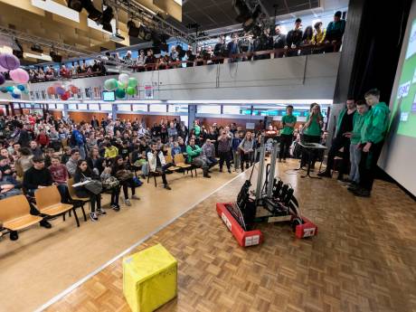Leerlingen uit Helmond hebben hun robot voor competitie in de VS klaar