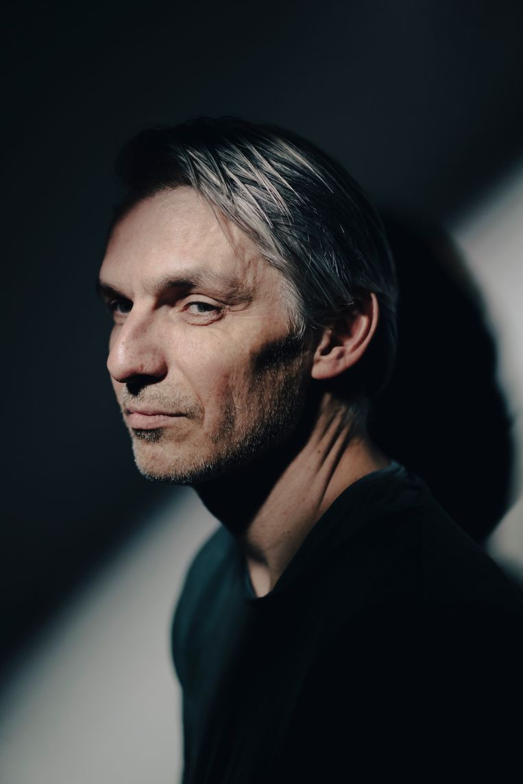 ‘Ik mis niet snel iets. Mijn vriendin vraagt soms: ‘Mis je mij niet?’ ‘Neen.’ Ik weet niet goed wat er met mij aan de hand is.’ Beeld © Stefaan Temmerman