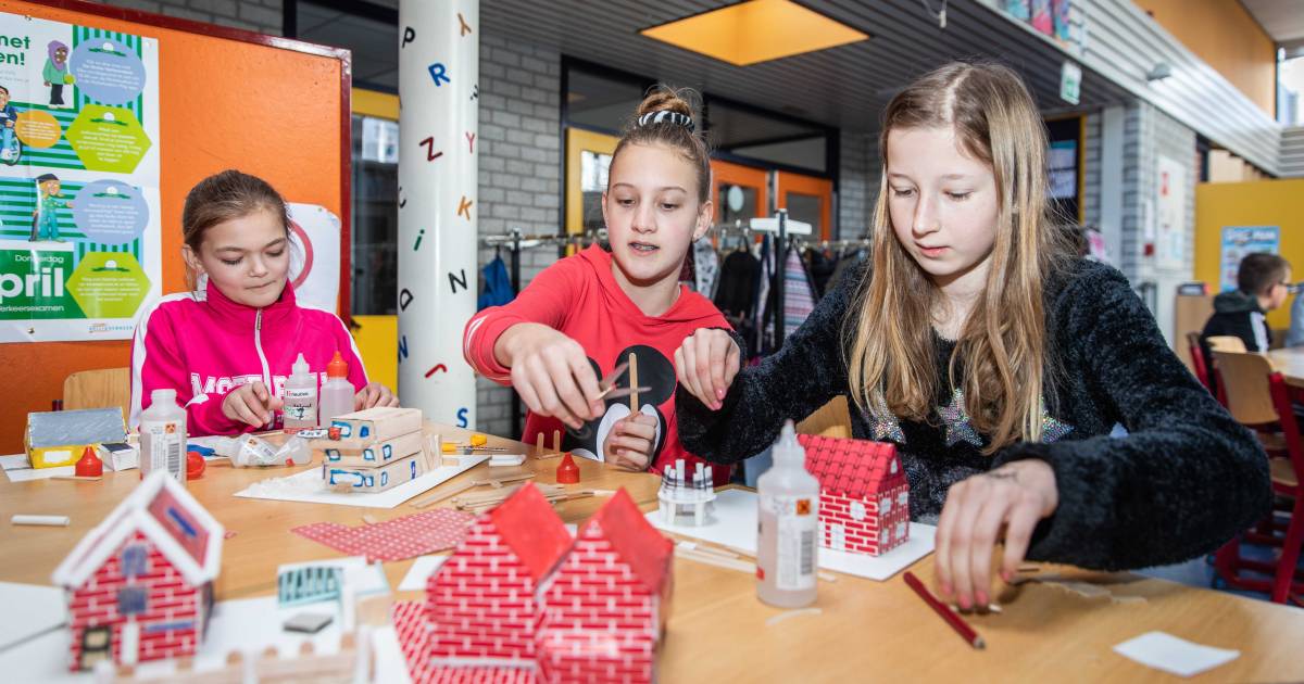 De Leeuwerik in Lewedorp is druk met het dorpsjubileum