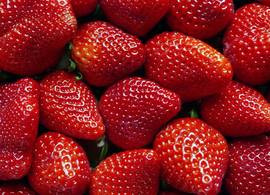 Beurse aardbeien? Binnen 20 minuten weer zo goed als nieuw met deze hack