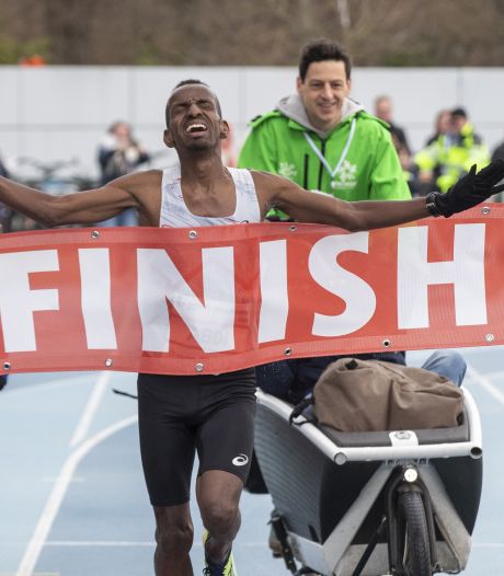 Bashir Abdi passe sous l'heure au semi-marathon et s'empare du record de Belgique: “Je peux encore courir beaucoup plus vite”