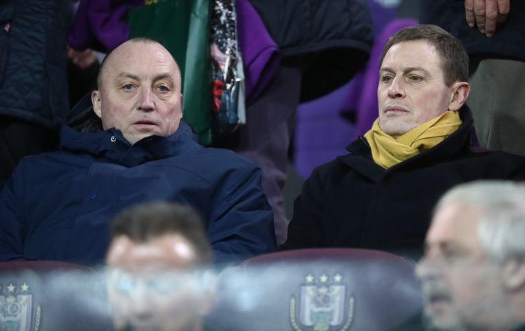 Karel Van Eetvelt met adviseur Wouter Vandenhaute op de Anderlecht-tribune tijdens de match tegen Club Brugge, op 19 januari dit jaar. Beeld BELGA