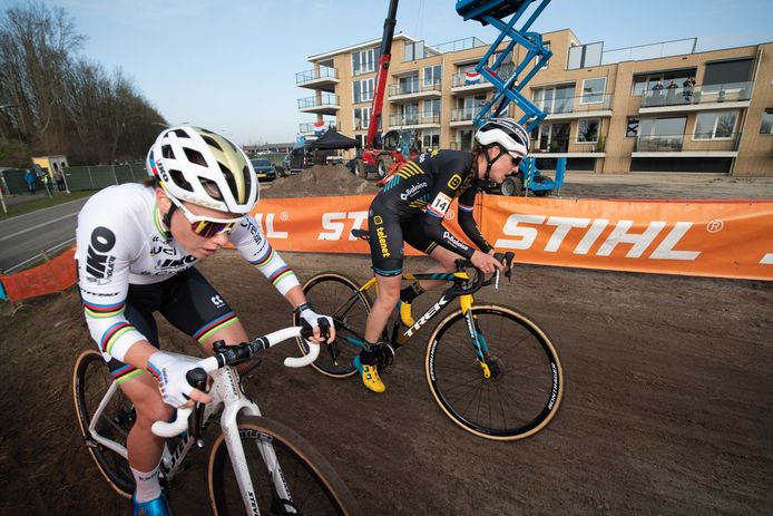 Lucinda Brand naast drievoudig wereldkampioen Sanne Cant