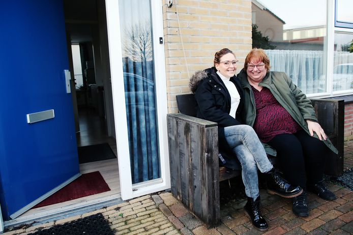 Bianka (links) en Dymphna zijn overburen en sindsdien ook vriendinnen