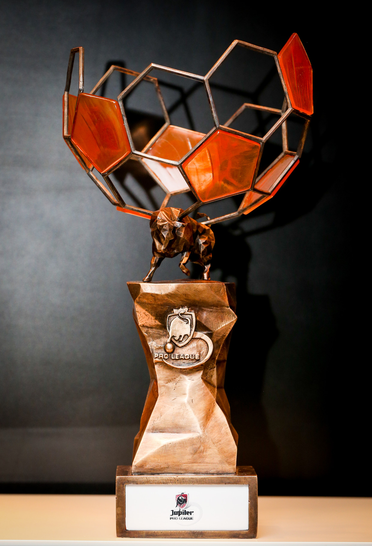 Geen traditionele beker meer voor kampioen, wel bronzen ...