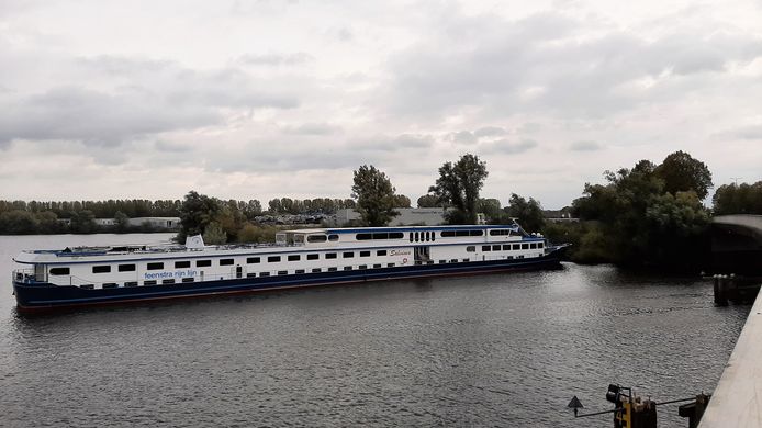 De Salvinia voor de Trierbrug viel op bij passanten.