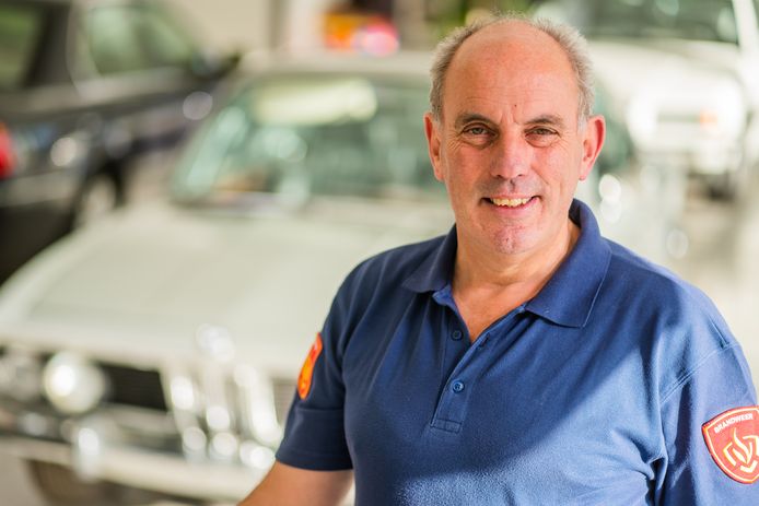 Hans Trouborst van het brandweerteam uit Ouderkerk aan den IJssel dat gespecialiseerd is in spouwmuren.