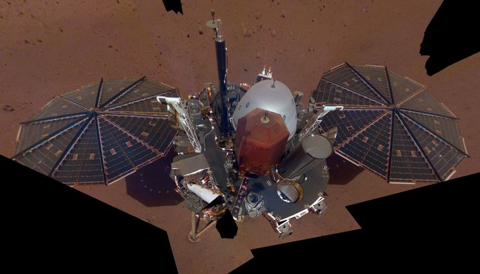 De Marslander InSight maakte 6 december 2018 een eerste selfie.