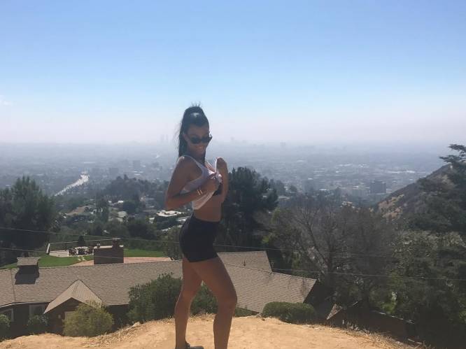 Met deze pittige opwarming begint Kourtney Kardashian aan haar work-out