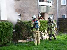 Brand in portiekflat in Woerden, bewoners geëvacueerd door brandweer 