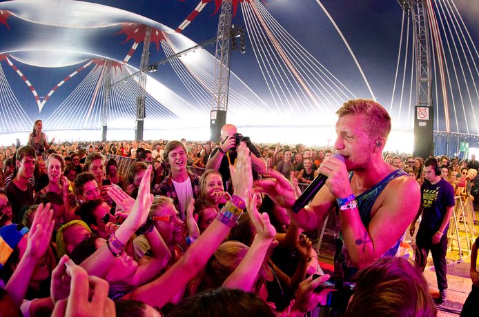 Tijdens een optreden op Lowlands.