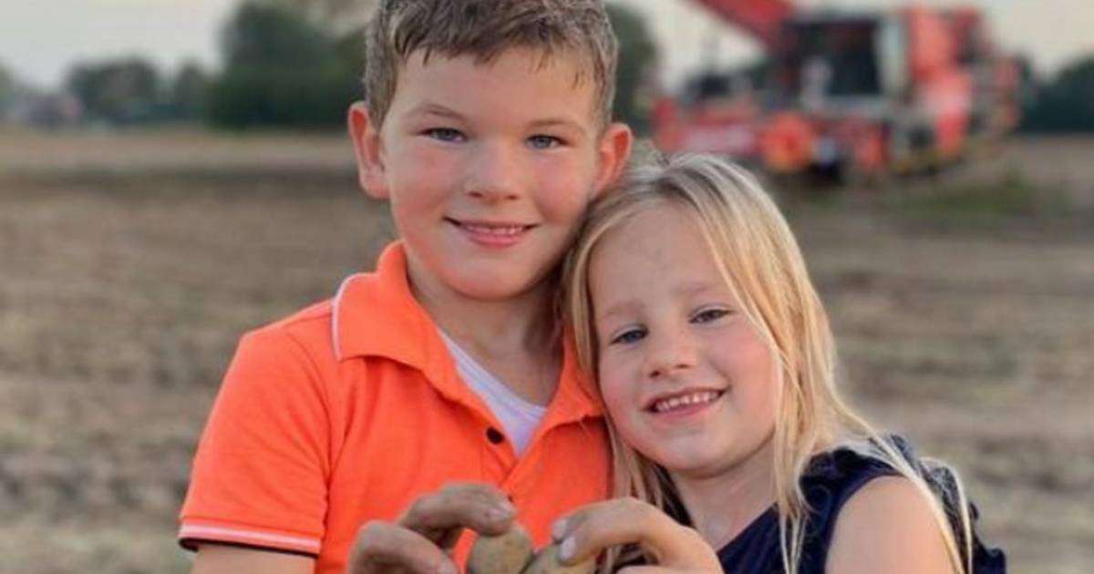 Zestig jaar lid van de voetbalvereniging en een nieuwe groepsfoto voor het Dorpshuis